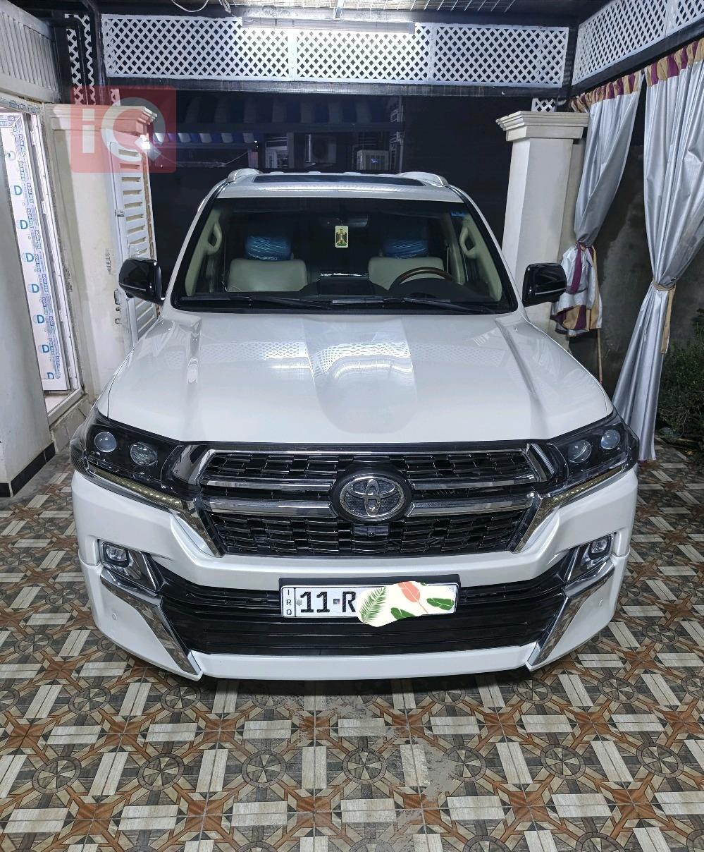 تۆیۆتا لاند کروزەر